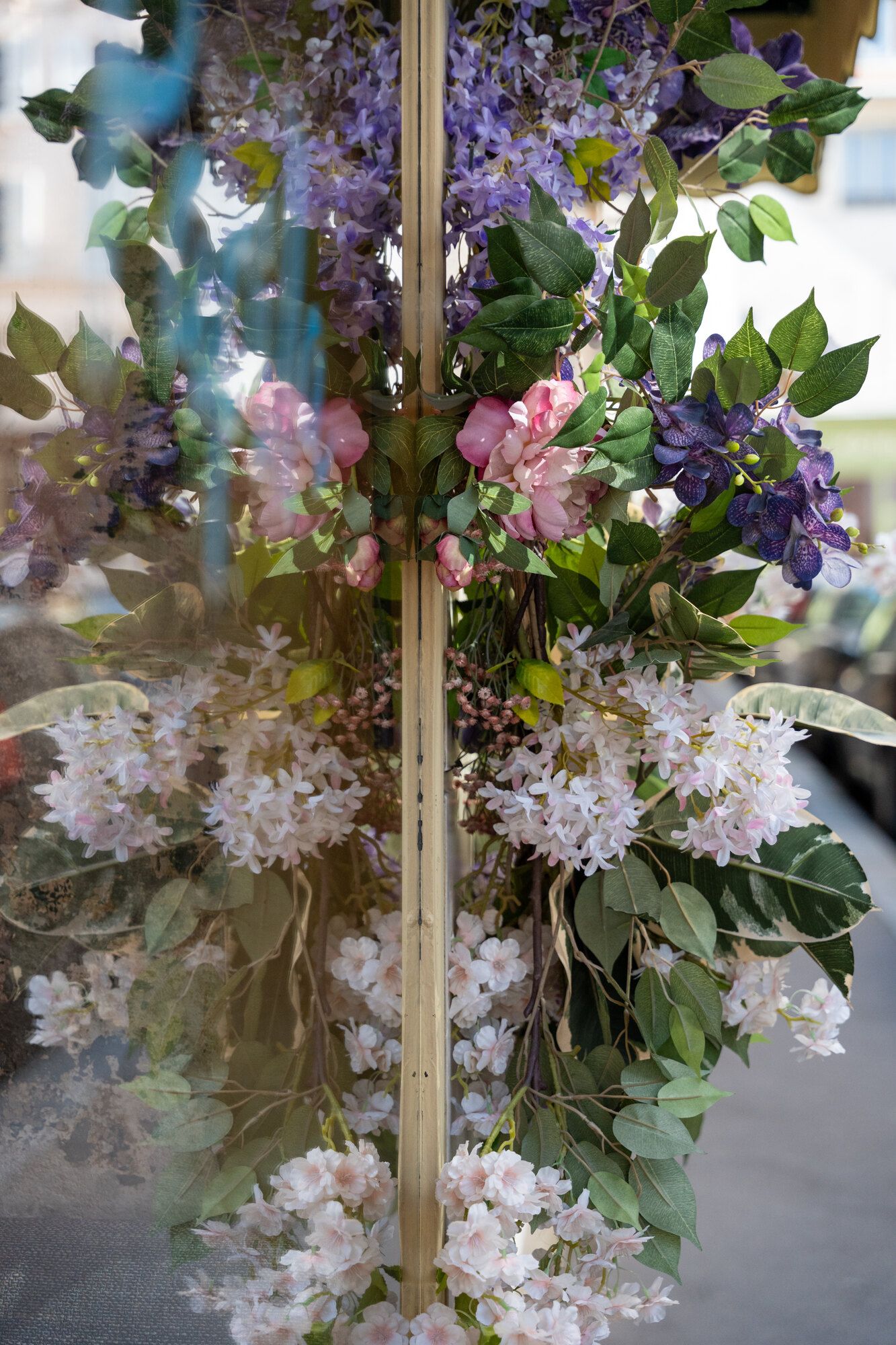 Colonne fleurie de la terrasse Papilla, mêlant lilas, roses et feuillages